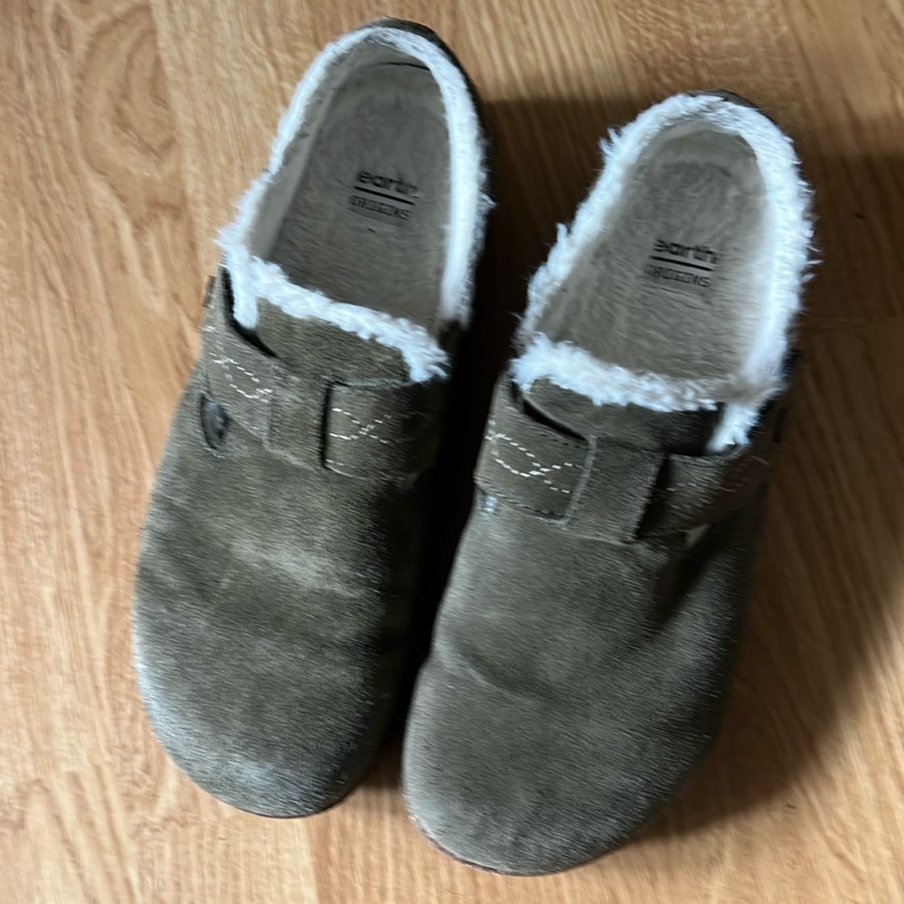 Fur lined Earth origins clog type shoe.